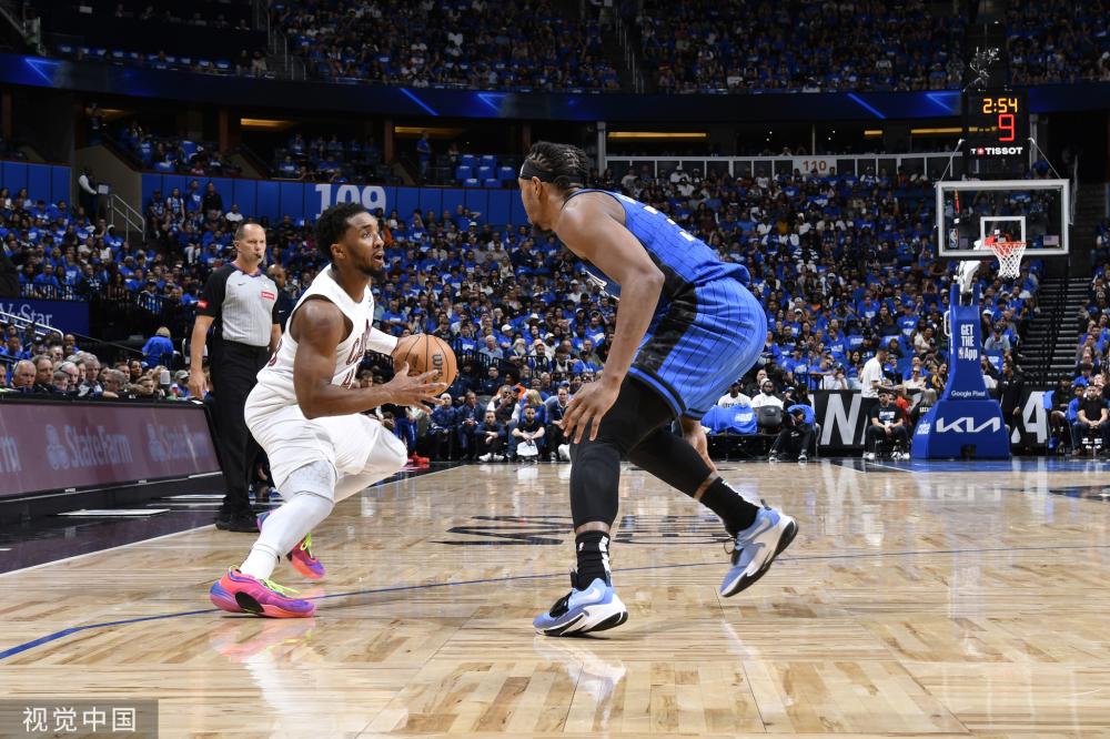 在此背景下 在此背景下