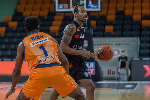 他在困难的 他在困难的